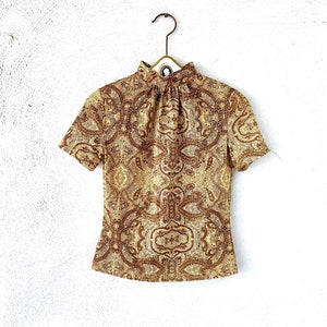 Vintage 90s does 70s Disco Boho Metallic Gold Paisley High Neck Short Sleeve Top
