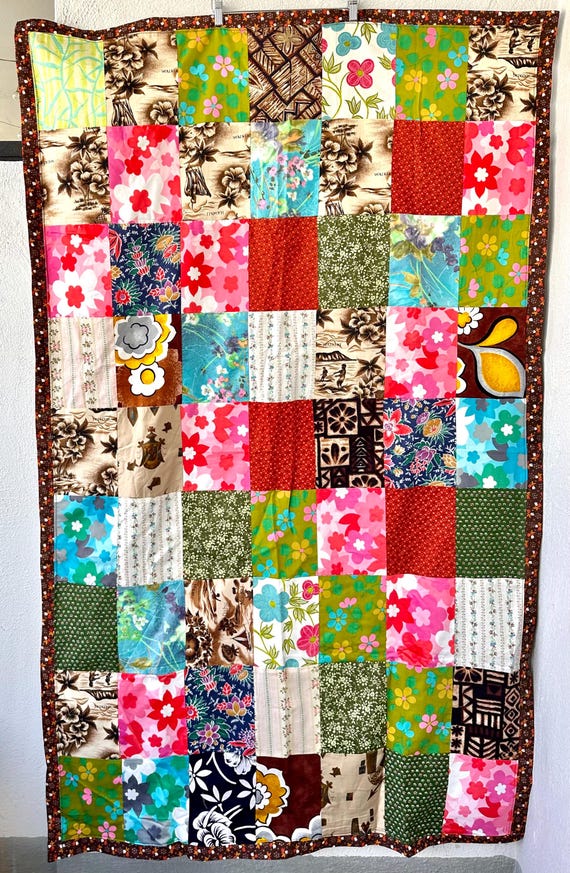 Vintage 60s 70s Hawaiian Patchwork Colorful Quilt // Bright