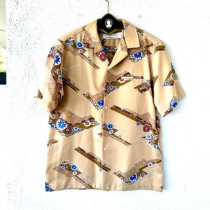 Vintage 70s Malihini Hawaiian Aloha Camisa // 1970s Hawaii Japonés Floral Collared Top