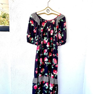 Vintage Hawaiian Muumuu Patchwork Floral Hawaii Dress with Puffy Sleeves and Tiered Ruffles