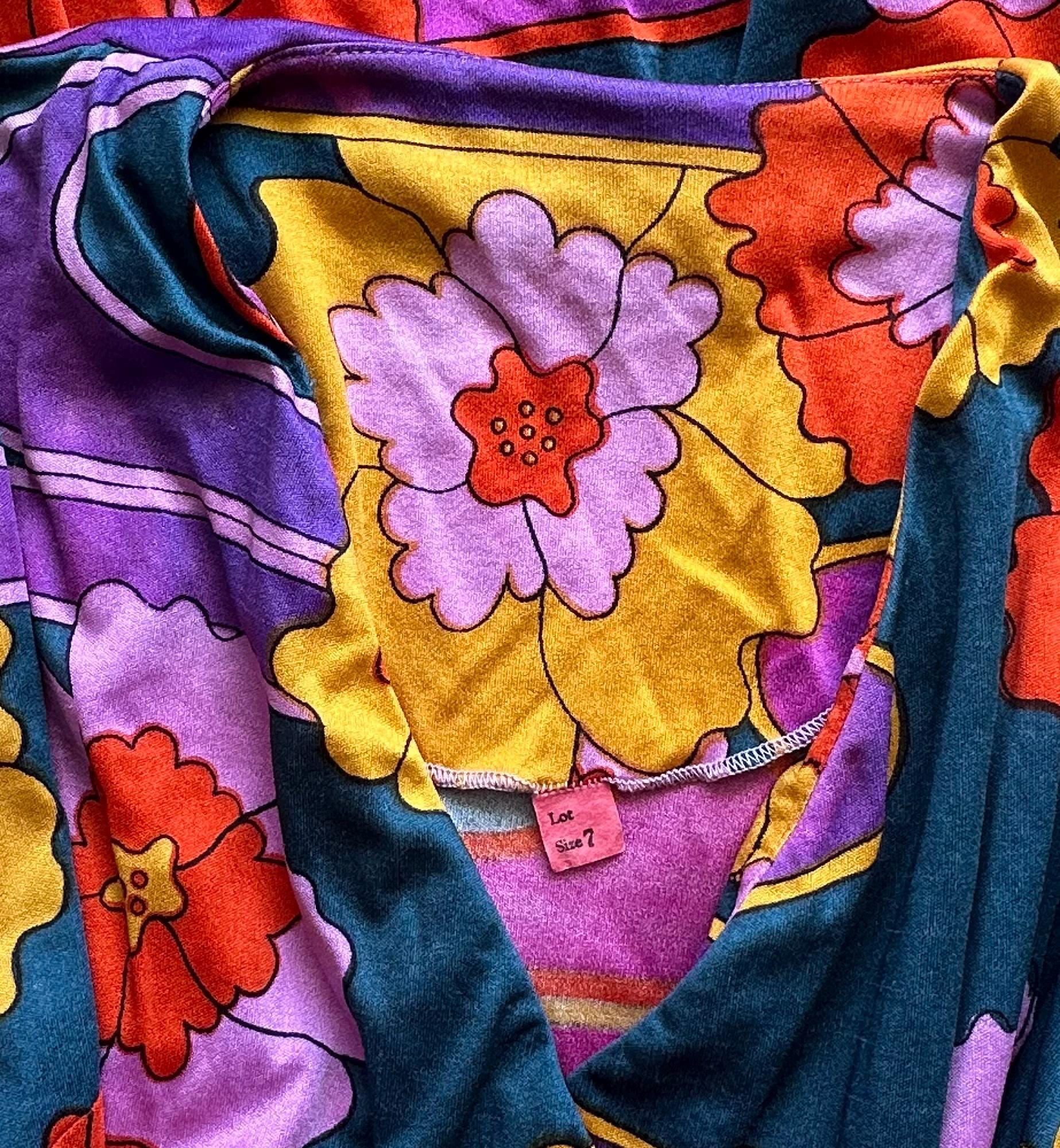 ヴィンテージ 60 年代 70 年代 ハワイアン 明るいピンクの花柄ドレス 