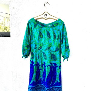 Vintage jaren 60 70 kamehameha Hawaiiaanse jurk Hawaï Muumuu blauwe ombre paisley split mouw Shift