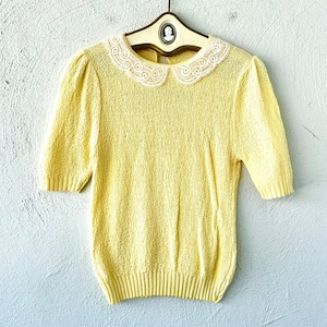 Vintage 80s Lace Collar Yellow Sweater 1980s Peter Pan Embroidered Accent Knit Top Shirt