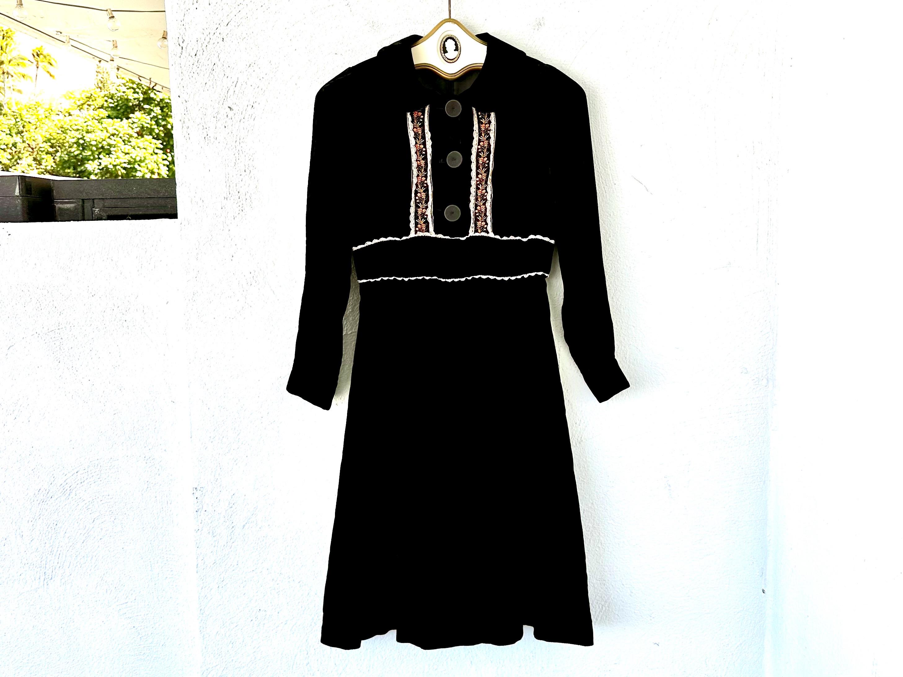 Vintage Black Velvet Dress Lace Collar - Etsy Vintage Black Velvet Dress Lace Collar - Etsy