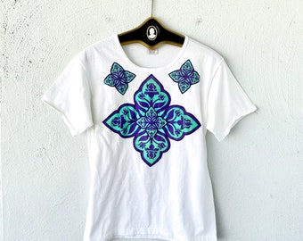 Vintage Hawaiian Quilt Pattern Tshirt 90s Hawaii Single Stitch Shirt Top