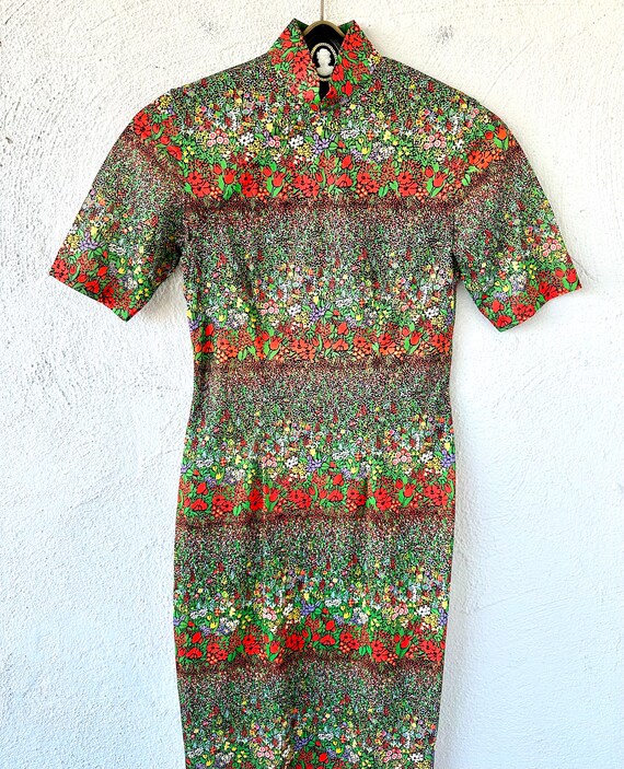 Vintage Cheongsam 60s 70s Psychedelic Floral Qipa… - image 5