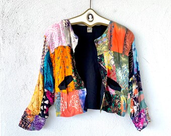 Chaqueta corta con parches vintage de los años 90 y cárdigan bohemio de los años 90