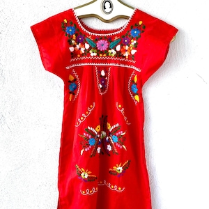 Vintage mexikanische Kleid Mädchen gestickt Blumen Roter Kaftan