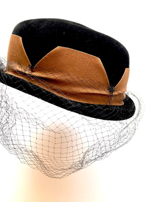 Vintage 40s 50s Velvet Felted Black Hat With Ribbon and Face  display picture 1