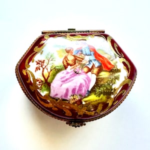 Vintage Limoges Petit Main Trinket Box // Decor Main French Porcelain Courting Scene Small Jewelry Container