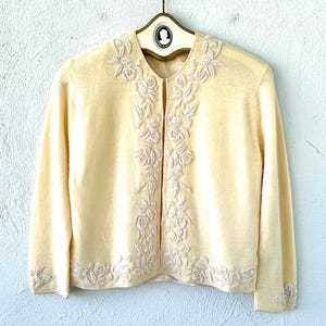 Vintage 50er Jahre Perlen Blümchen Strickjacke weiß 1950er Jahre Strick Top