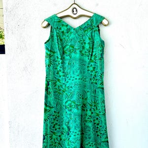 Vintage 1950s Hawaiian Dress Surfers Outrigger Hawaii Imagery Metallic Gold Green Hawaii Muumuu