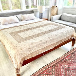 Vintage Linen Embroidered Crochet Lace Tablecloth Bedspread Ecru Lace Decor