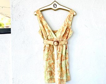 vintage des années 90 fait des années 70 Batik Deep Plunge Floral Pastel Dress // Coconut Belt Buckle Jumper