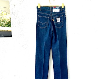 This Is a Pair of Levi's Jeans　リーバイス 314 Shaping Straight Women's Jeans - Dark Wash | Levi's® US