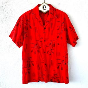 Vintage 50er 60er Malihini Hawaiian Kingdom Robbe Aloha Shirt 1950er 1960er Andrade Hawaii Tiki Fackeln Top mit Kragen