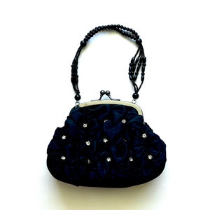 Bolso de mano mini vintage de los años 90 de Jessica McClintock con diamantes de imitación de satén y volantes en color negro