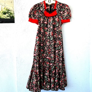 Vintage Hawaiiaanse jurk met geborduurde Muumuu-kanten Hawaii-rode bloemen
