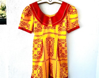 Vintage Mamo Howell Hawaiian Muumuu Shortie 1970s 1980s Hawaii Monarchy Quilt Pattern Collar Dress