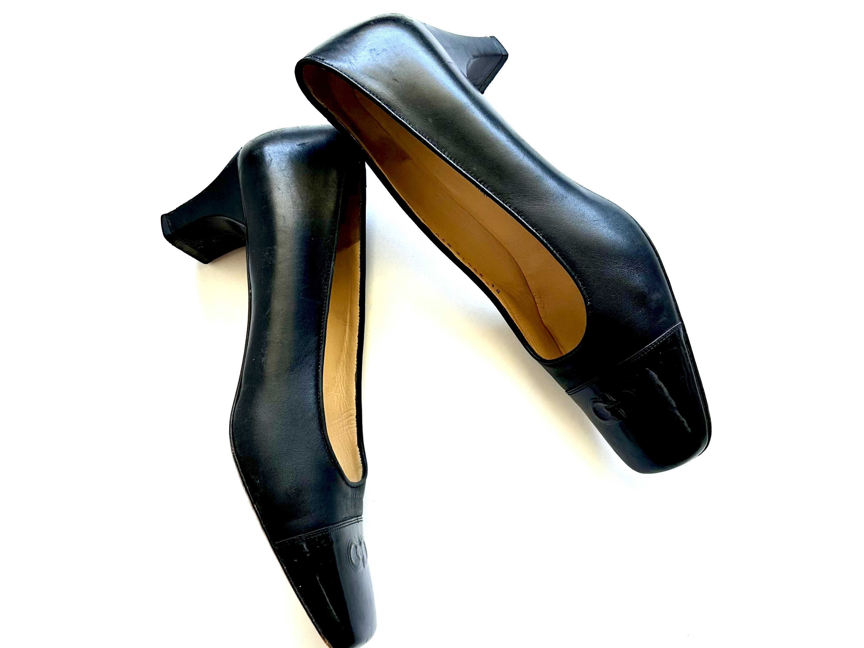 パンプス FERRAGAMO PUMPS WITH GANCINI DETAIL DARK BAROLO Ferragamo Pumps with Gancini detail Dark Barolo | TheDoubleF