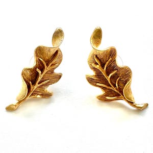 Vintage Oscar de la Renta Leaf Earrings 1980s 1990s Glam Jewelry Gold Large Stud Earrings