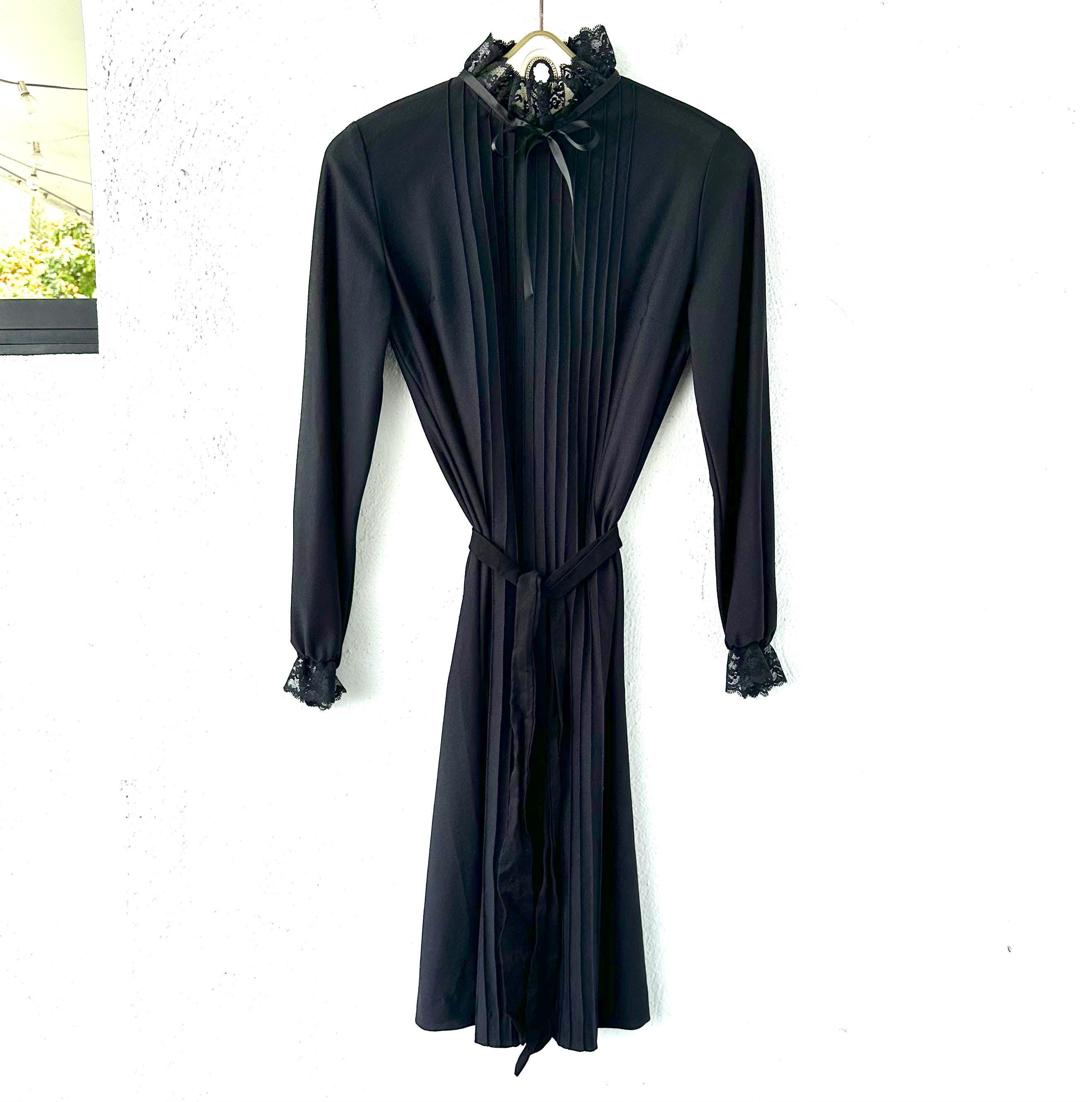 ally fashion blue dress Zapaka Women High Neck 1950s Dress with Belt Black Flutter Sleeve Polka  Dots Bowed A Line Midi Vintage Dress – ZAPAKA main image 1