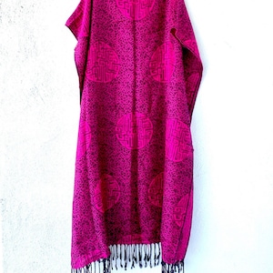 Lenço longo e largo com franjas chinesas vintage dos anos 90, estilo Y2K, magenta, rosa e preto