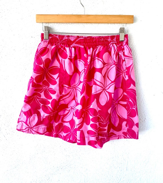 Vintage 90s Hawaiian Plumeria Floral Pink Shorts H