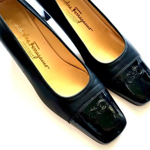 s-l400.jpg Salvatore Ferragamo Boutique Black Leather Cap Toe Gancini Icon Heels Sz 9B main image 1