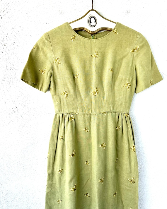 Vintage 40s 50s Butterfly Embroidered Linen Dress… - image 2