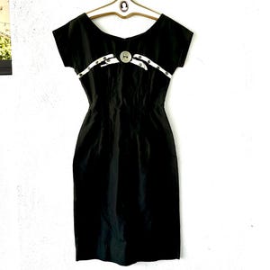 Vintage 1940s 1950s Wiggle Dress Big Button 40s 50s Gray Dress with Velvet Belt