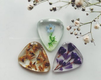 Guitar pick made with flowers, music lover, guitar player, guitar accessories, music accessories, music, musician. Floral picks