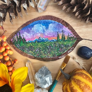 Mount Rainier Nataional Park, painted on real leaf
