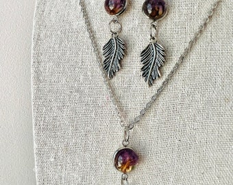 Parure de bijoux pendentif et boucles d'oreilles statice violet fleurs pressées