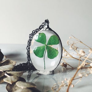 Four leaves clover pendant. Oval pendant, clover pendant, pressed clover necklace, terrarium necklace , lucky charm, real clover pendant