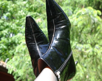 Escada Black Patent Leather Kitten Heel Ankle Boots 90s Designer Boots EUR sz 39, US size 8-1/2, UK size 6