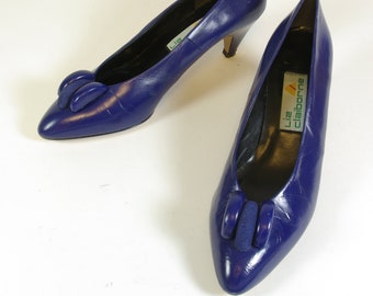 Royal Blue Pumps Liz Claiborne US size 9.5M, UK size 7, EUR size 41 Almond Toe 80s Pumps with Toe Decoration