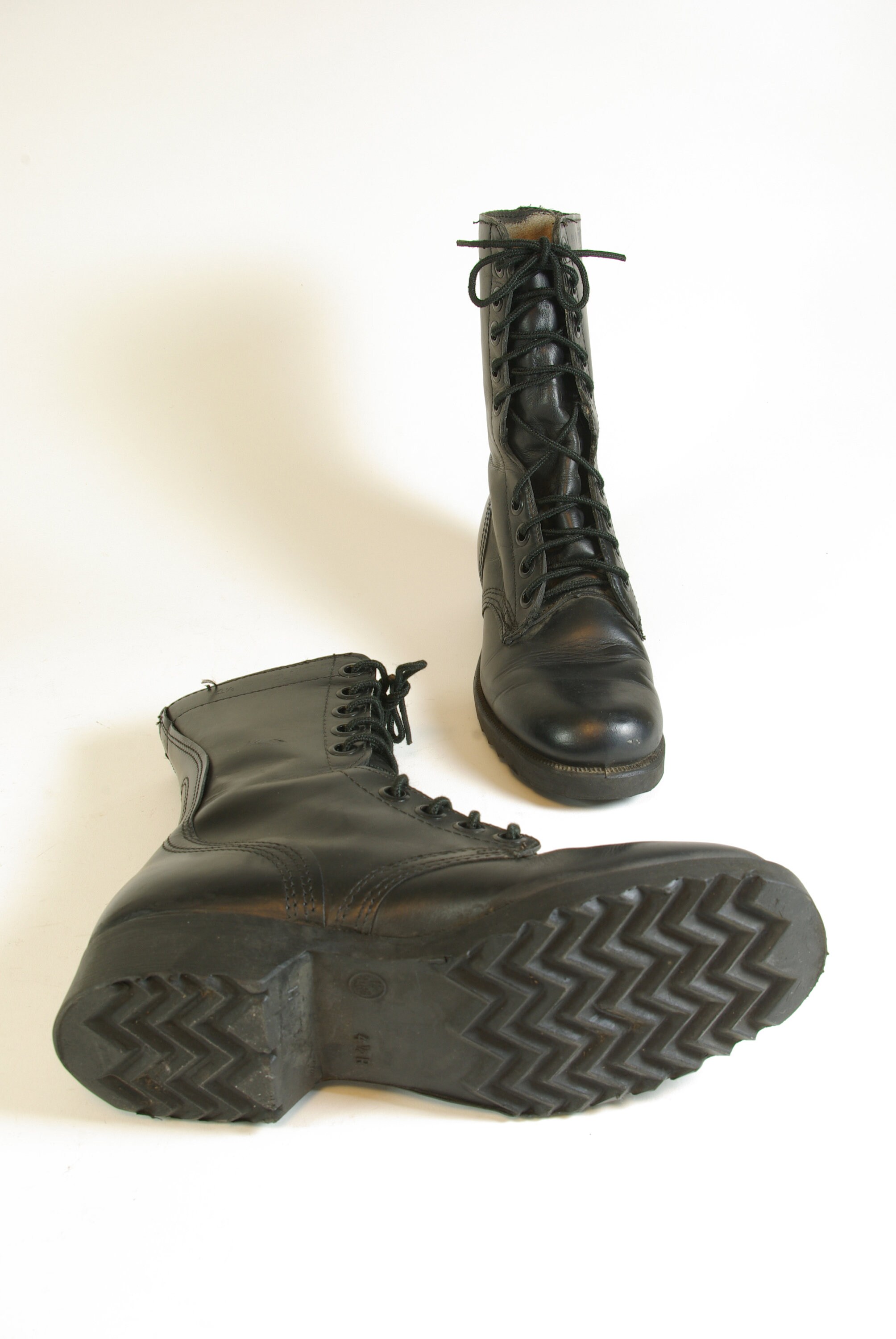 Vintage 1991 black combat leather boots Men’s 6.5 women’s 8‎ Vintage Black 1987 ADDISON SHOE COMP. 9 Hole Military Combat  main image 2