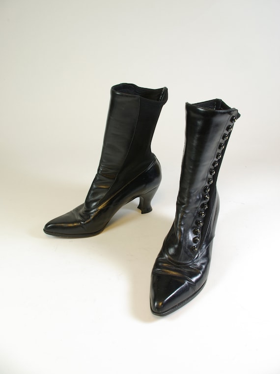 Stuart Weitzman Size 7.5 Victorian Style 80s Does