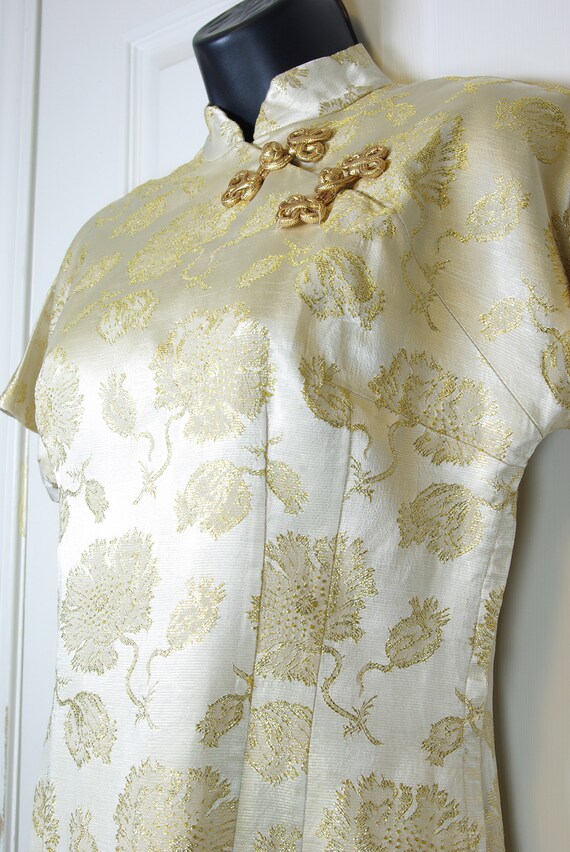 Gold and Antique White Brocade Asian Cheongsam St… - image 5