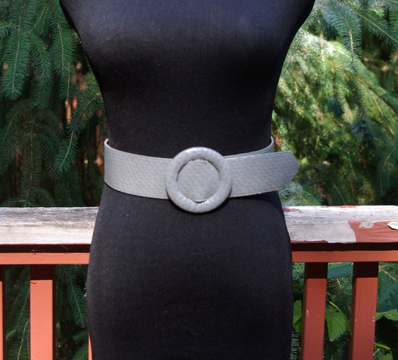 Gray Embossed Faux Lizard Belt 80s Wide Cinch Bel… - image 1