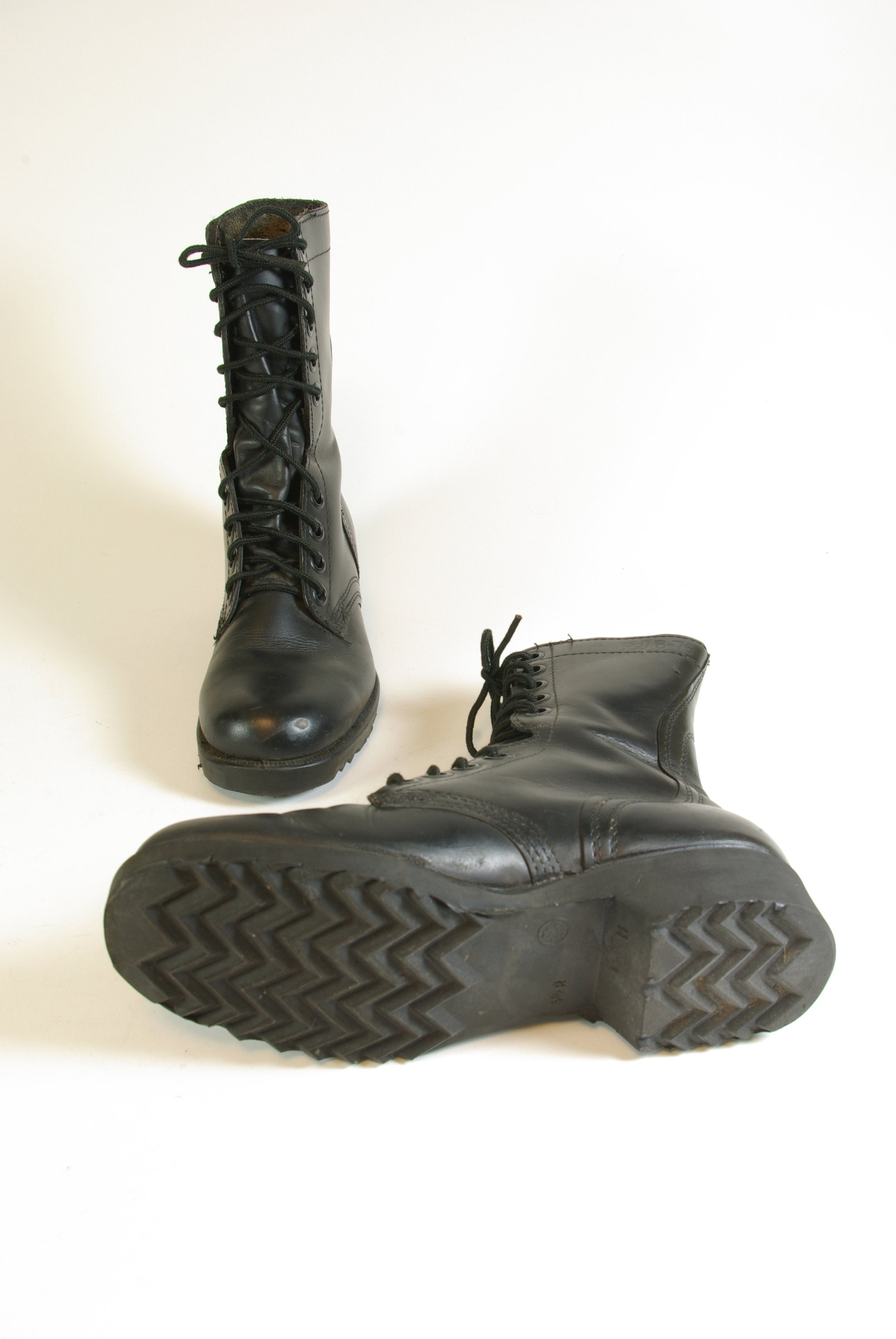 Vintage Black Leather Combat Boots - US Women display picture 3