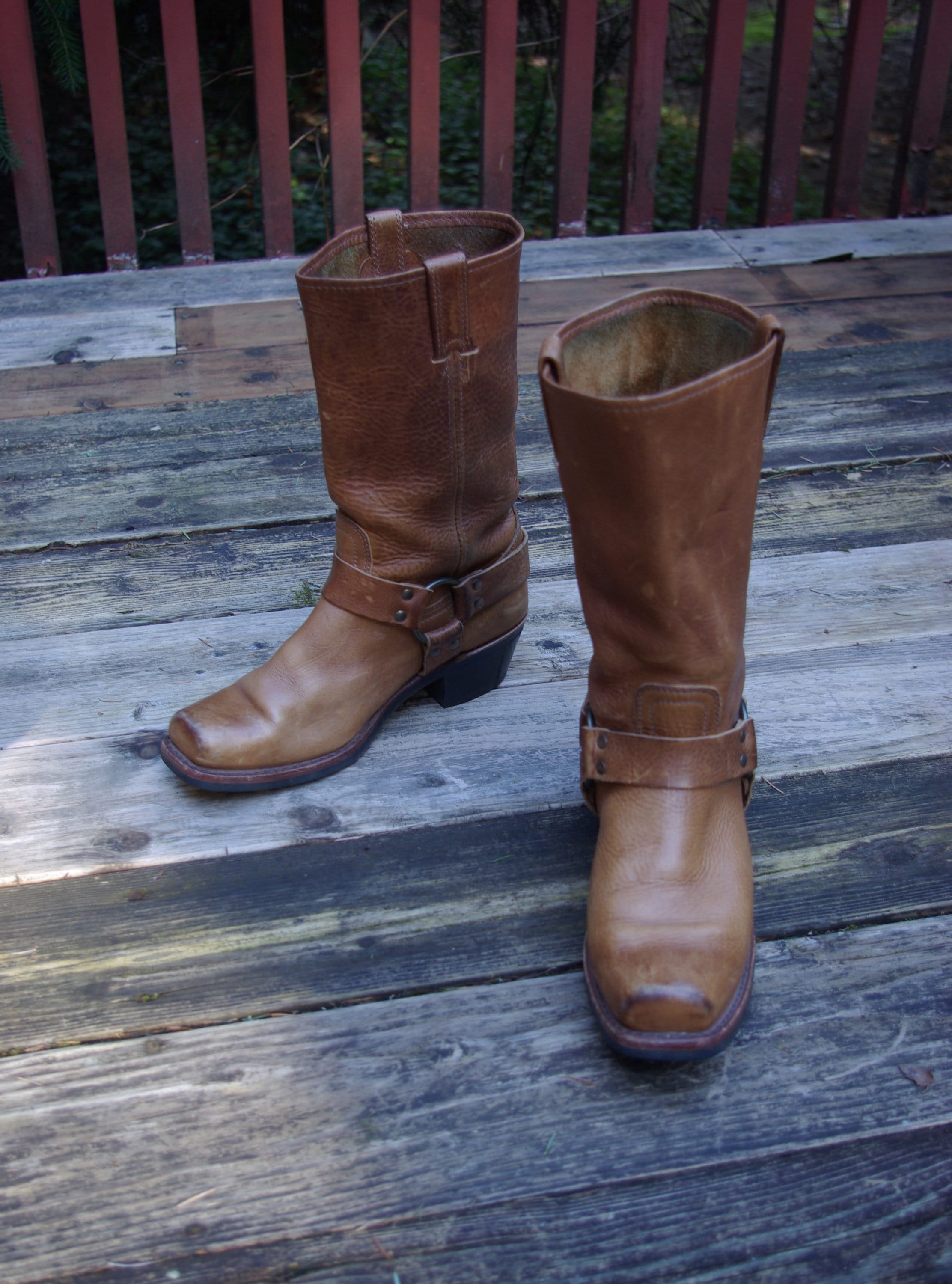 Frye Boots Men’s Harness Boots Cognac Brown Pebbled Leather Engineer Boots 11.5 Frye Harness Boots Brown Leather Men 10 D Buckle Rubber USA  main image 2