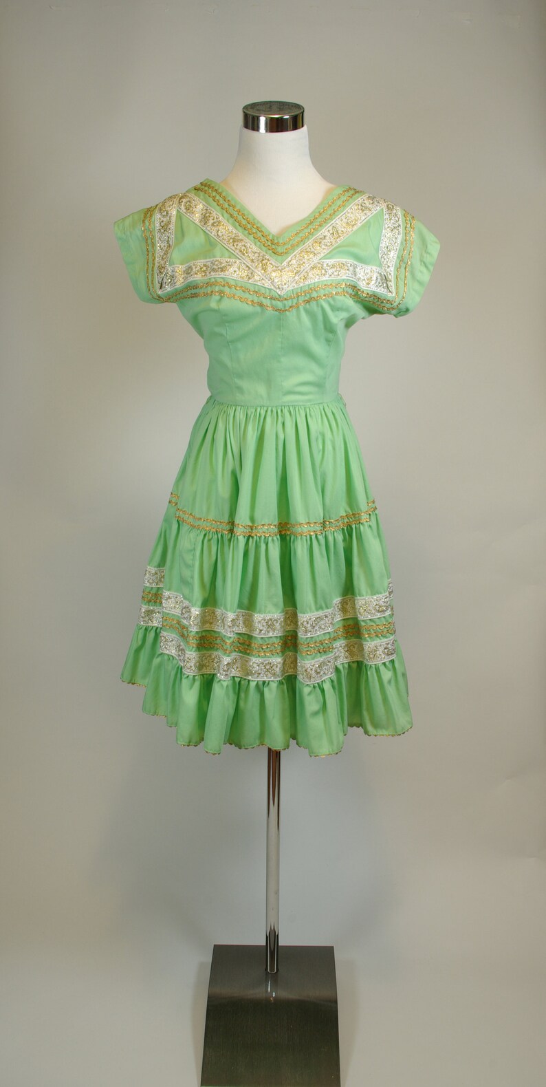 Pistachio Green Patio Dress Gold Rick Rack 25 inch 63 cm Waist Fit and Flare Rockabilly