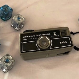 Vintage Kodak Hawkeye Instamatic II Camera with 5 flash cubes