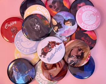 Van de Citadel naar de Woestenij | Handgemaakte grote 5,8 cm fanart button pins | Mass Effect, Fallout, Baldur's Gate 3, Clair Obscur en meer