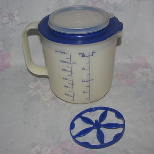 Vintage Tupperware 1803 Batter Jug Mix N Store Pitcher - Metric Measurements - Multilingual