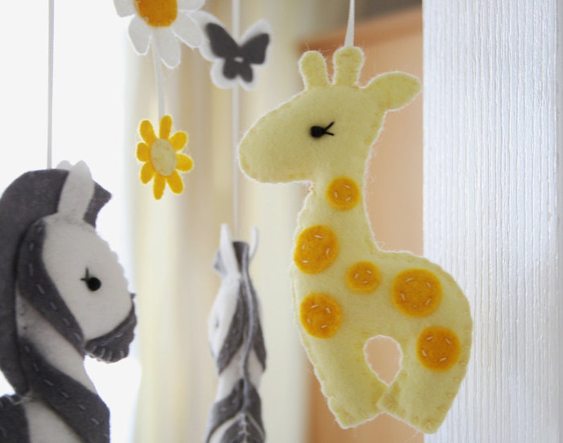 Cebra jirafa bebé móvil / guardería de animales de fieltro | Etsy