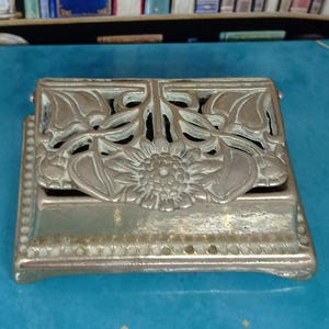 Caja de sellos de latón de estilo Art Nouveau. Diseño de girasol. Letras para escribir. Adorno de escritorio.