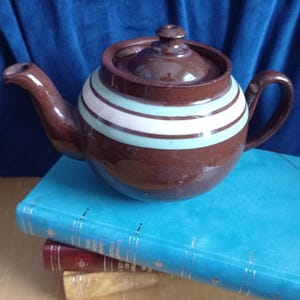 Brown Betty Teapot, Green and Cream Stripped Teapot.  Alcock, Lindley and Bloor. 400ml Capacity , Made in England.